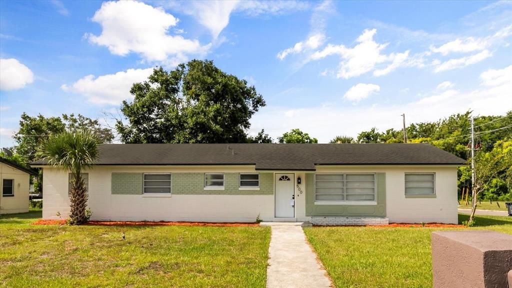 Backyard, Exterior, Facade, Ranch