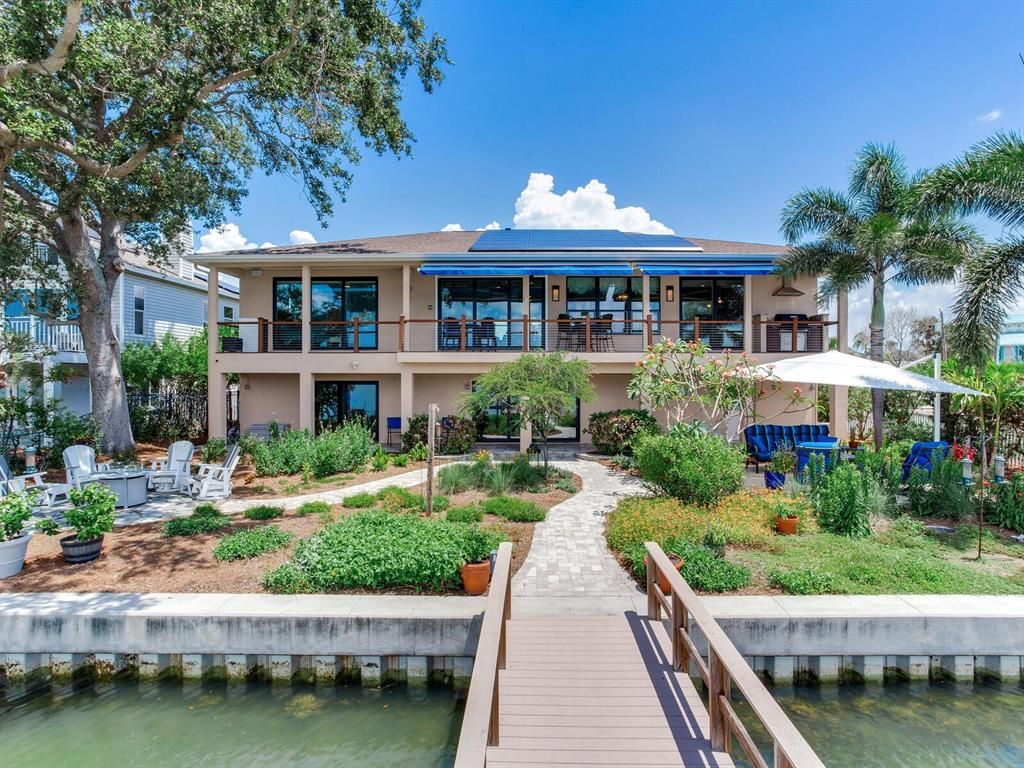Exterior, Solar Panels, Water
