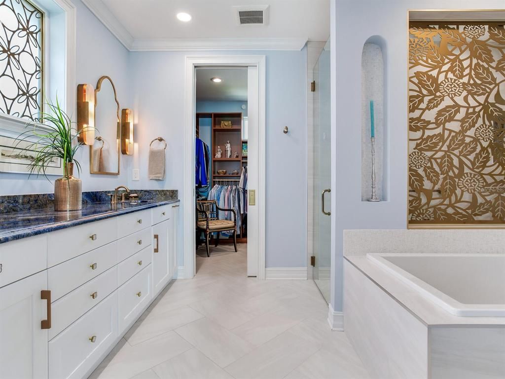 Bathroom, Dual Sink Vanities, Interior, Recessed Lighting