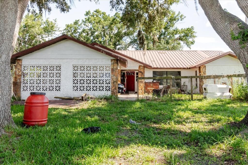 Backyard, Exterior