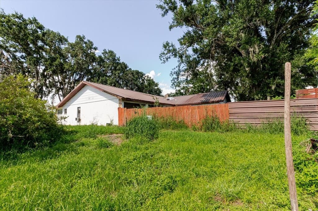 Backyard, Exterior