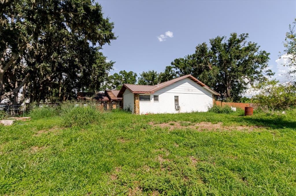Backyard, Exterior