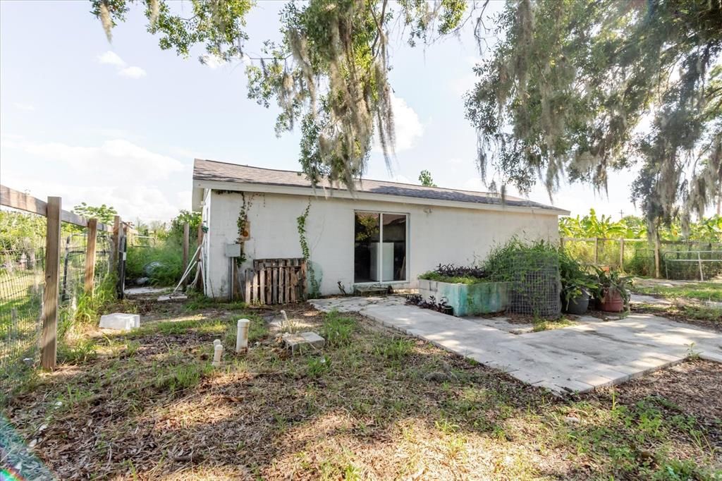 Backyard, Exterior