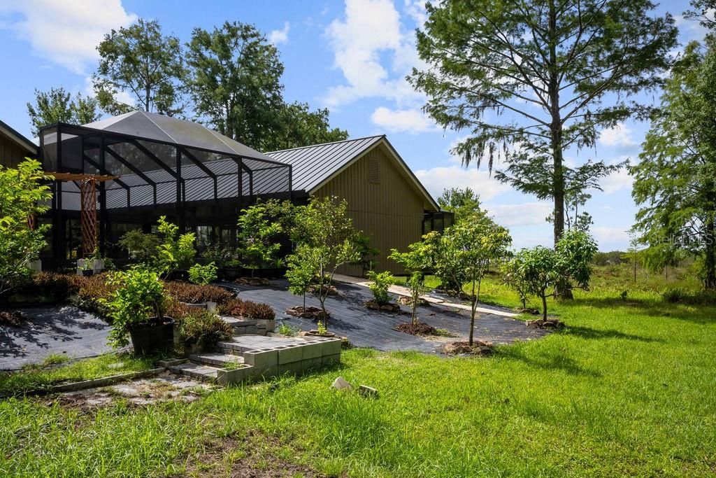 Backyard, Exterior