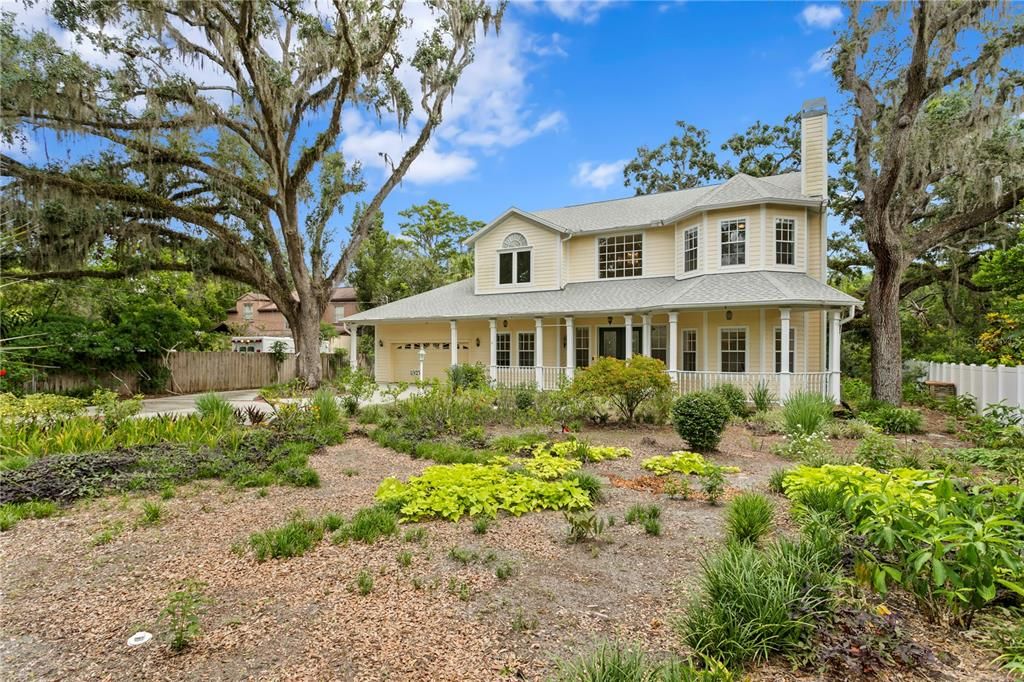 Backyard, Exterior, Facade, Queen Anne Victorian