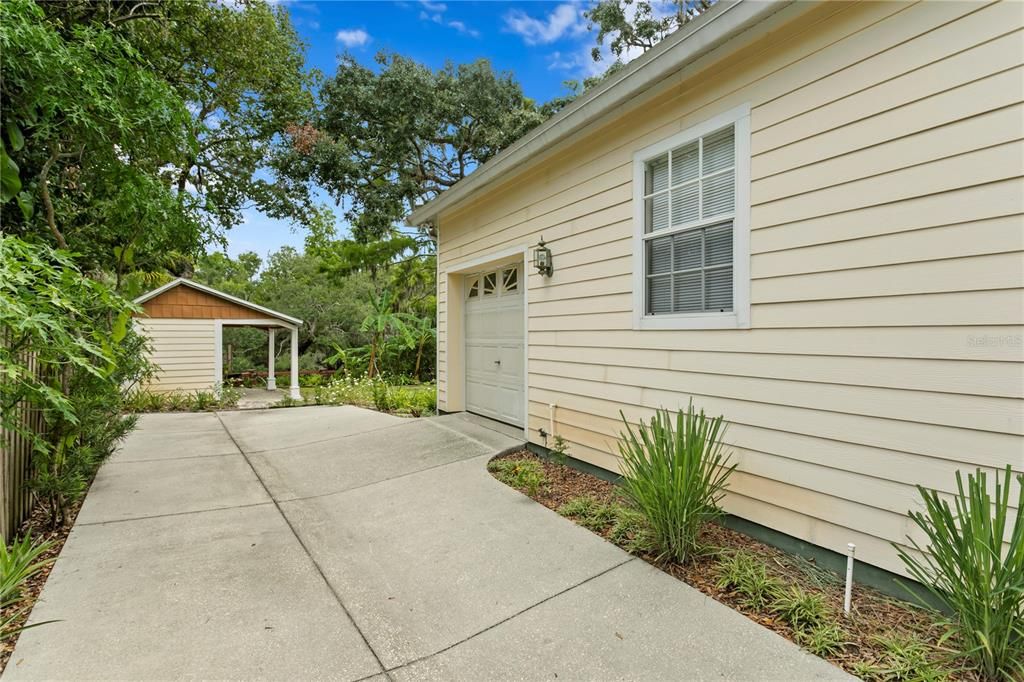 Detached Garage, Exterior