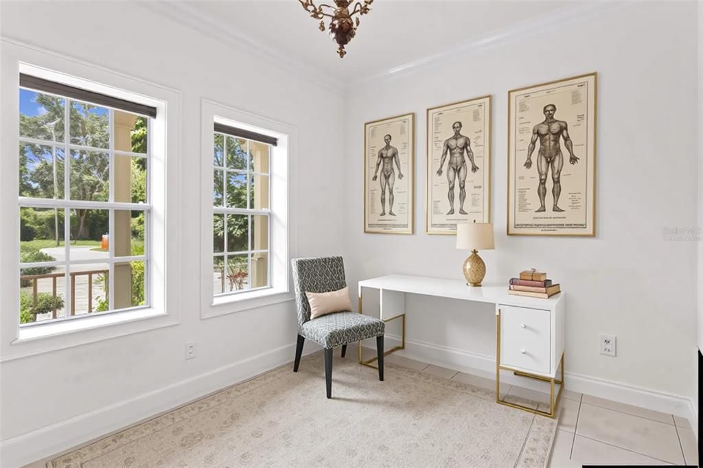 Home Office, Interior