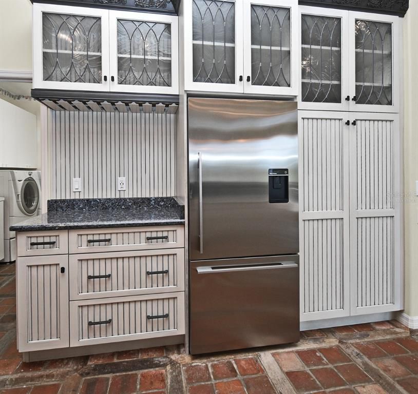 Interior, Stainless Steel Appliances