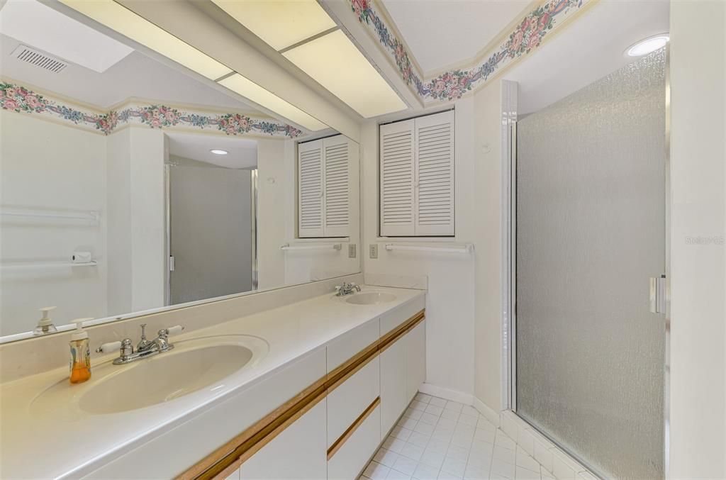 Bathroom, Dual Sink Vanities, Interior, Recessed Lighting