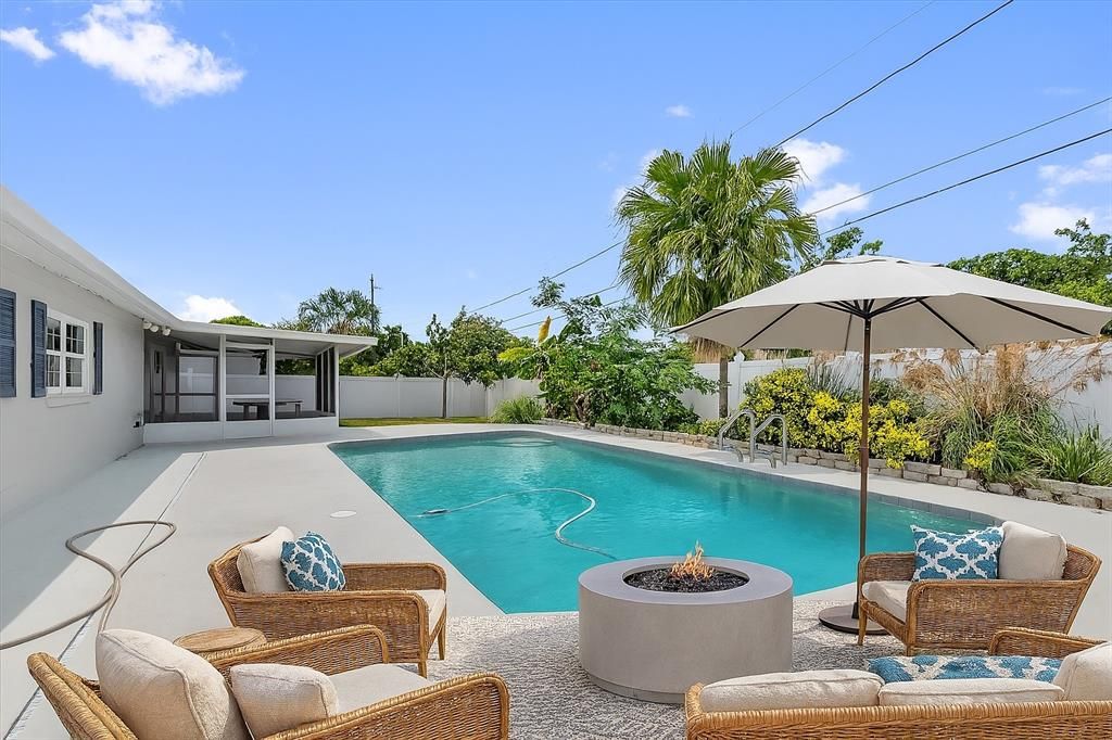 Exterior, Pool