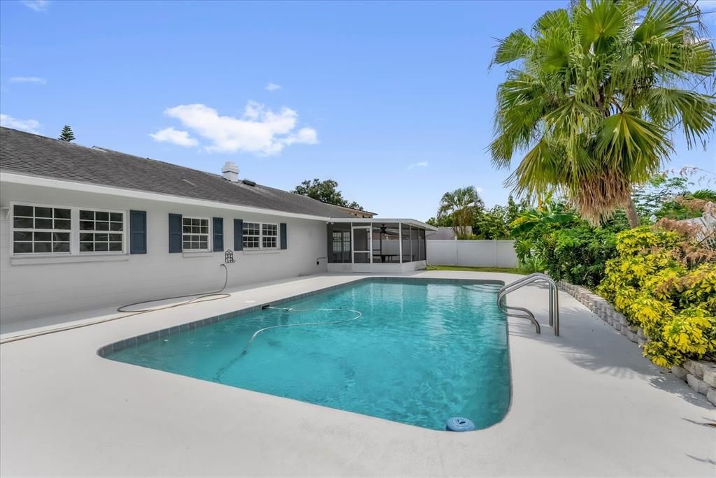 Exterior, Pool