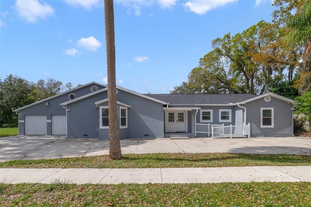 Attached, Exterior, Facade, Ranch