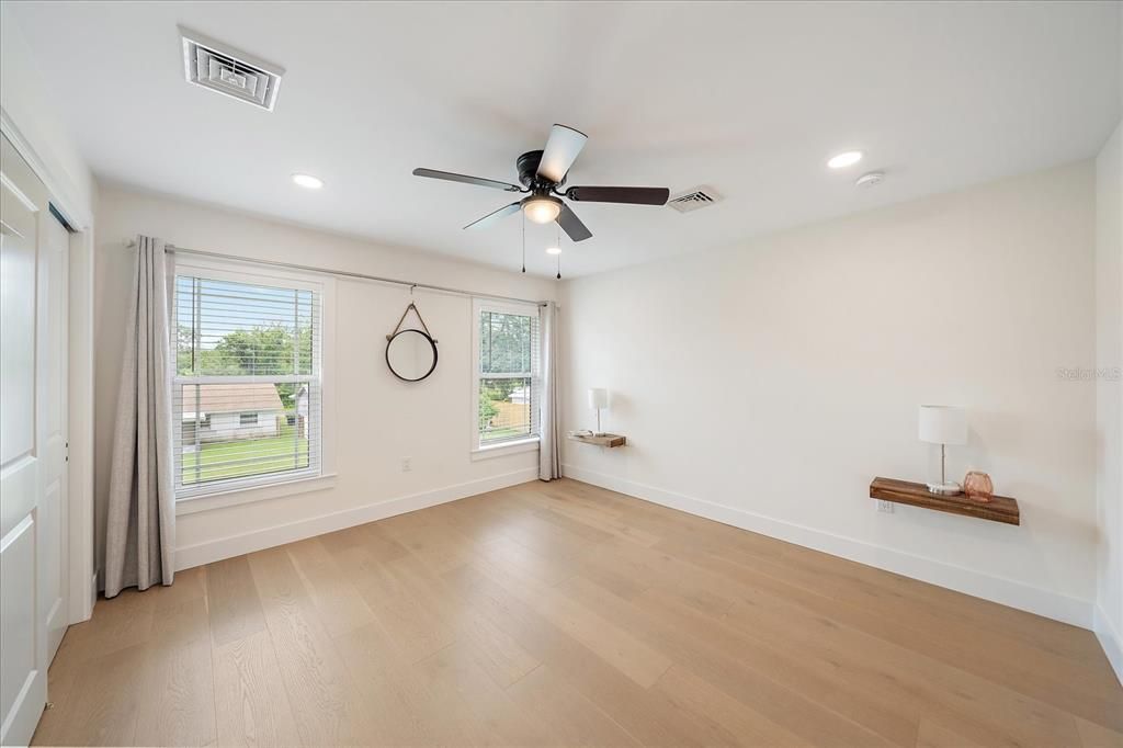 Empty room, Interior, Recessed Lighting, Wood Texture Flooring