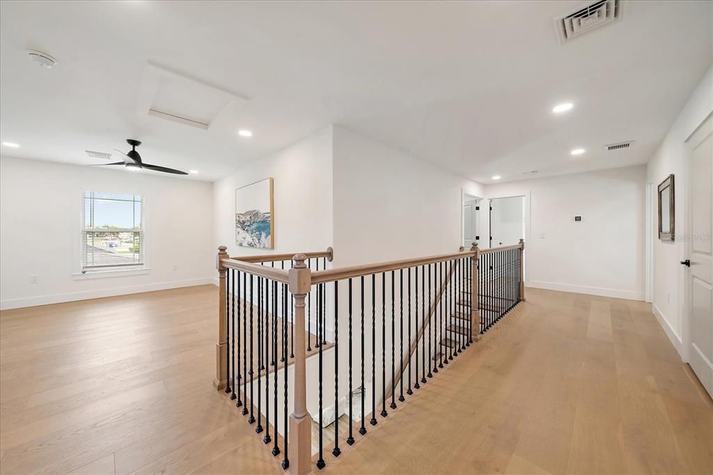 Interior, Recessed Lighting, Wood Texture Flooring