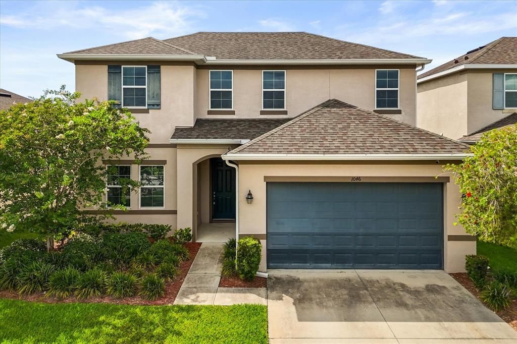 Attached, Exterior, Facade, Mediterranean