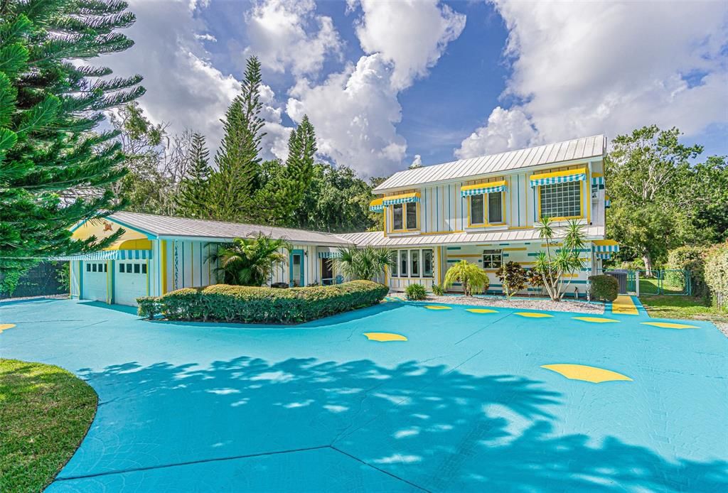 Exterior, Pool