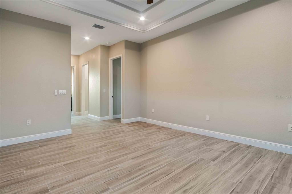 Empty room, Interior, Recessed Lighting, Wood Texture Flooring
