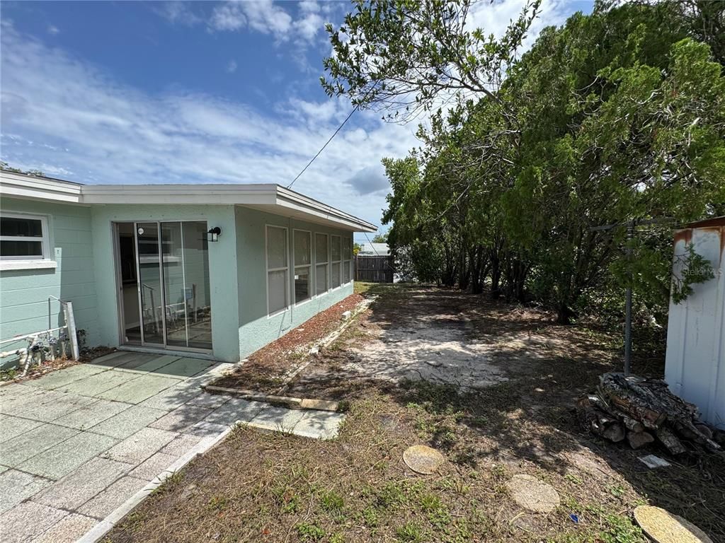 Backyard, Exterior