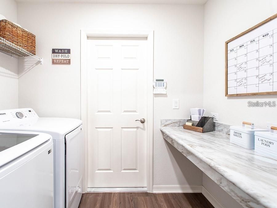 Interior, Washer, Wood Texture Flooring