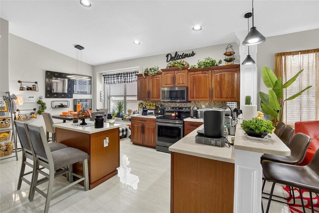 Dining room, Interior, Kitchen, Pendant Lights, Recessed Lighting, Stainless Steel Appliances
