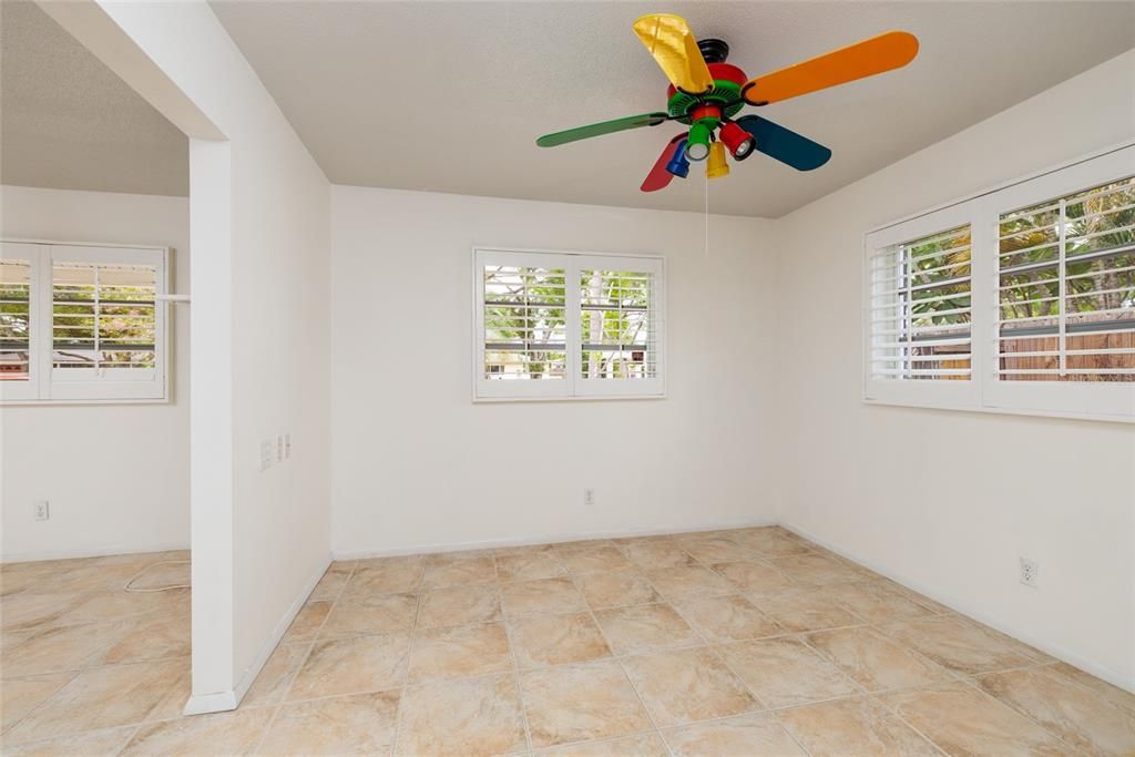 Empty room, Interior