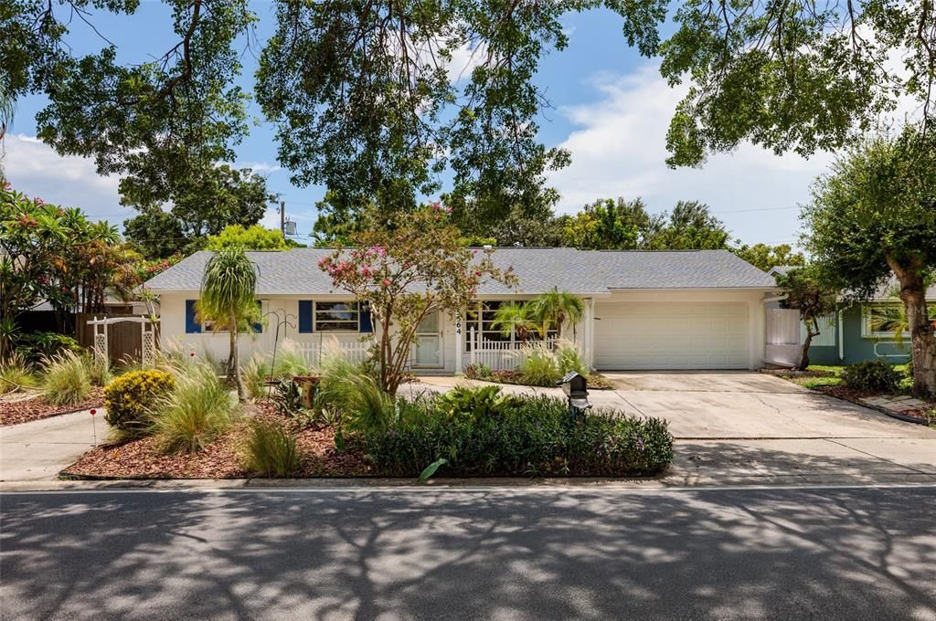 Attached, Exterior, Facade, Ranch