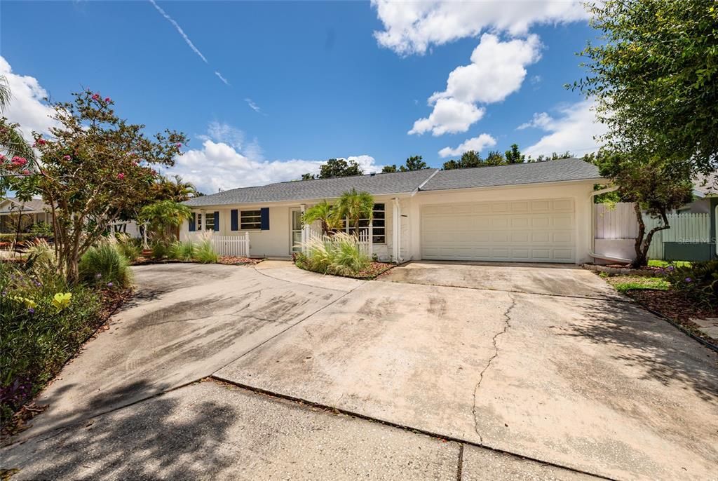 Attached, Exterior, Facade, Ranch