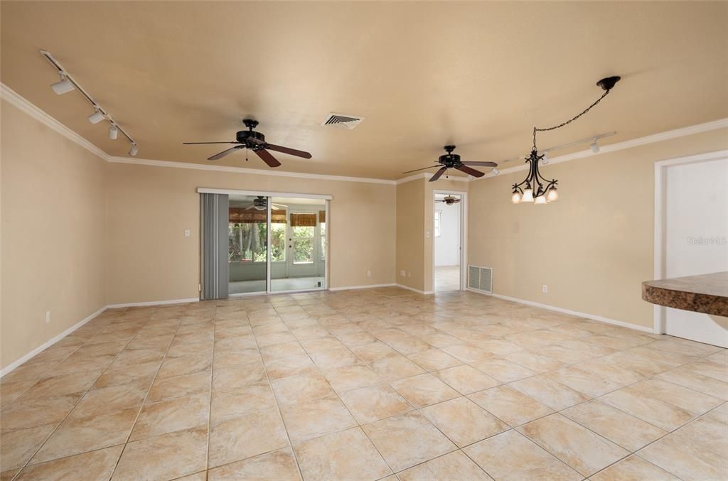 Empty room, Interior, Pendant Lights