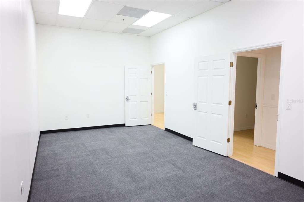 Empty room, Interior, Recessed Lighting