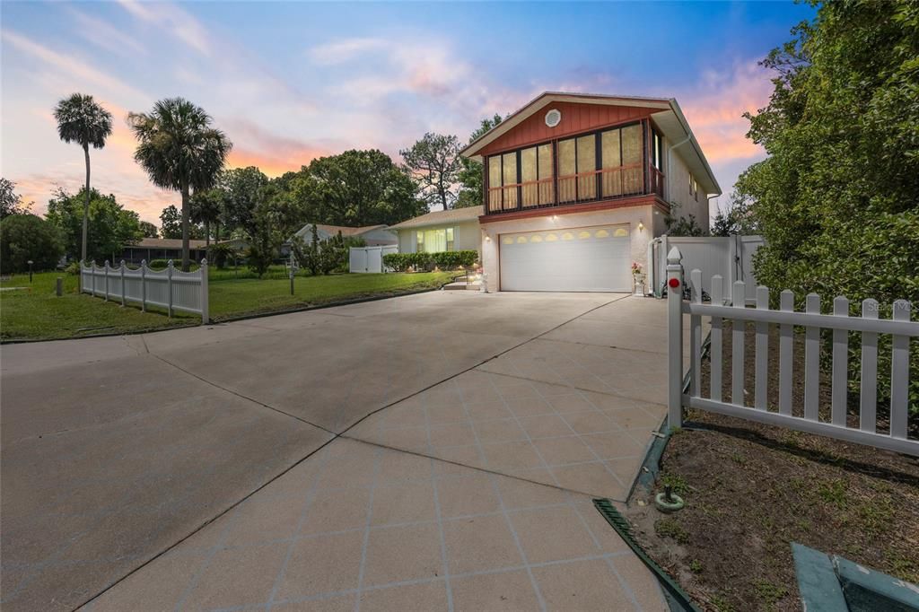 Attached, Backyard, Exterior, Facade, Modern