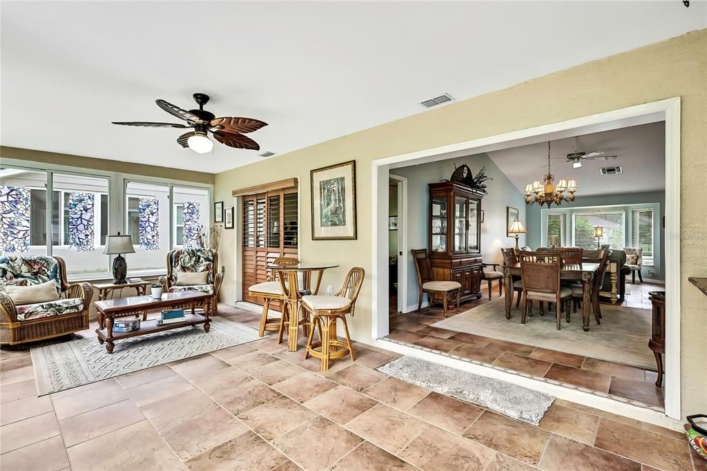 Chandelier, Dining room, Interior, Living room