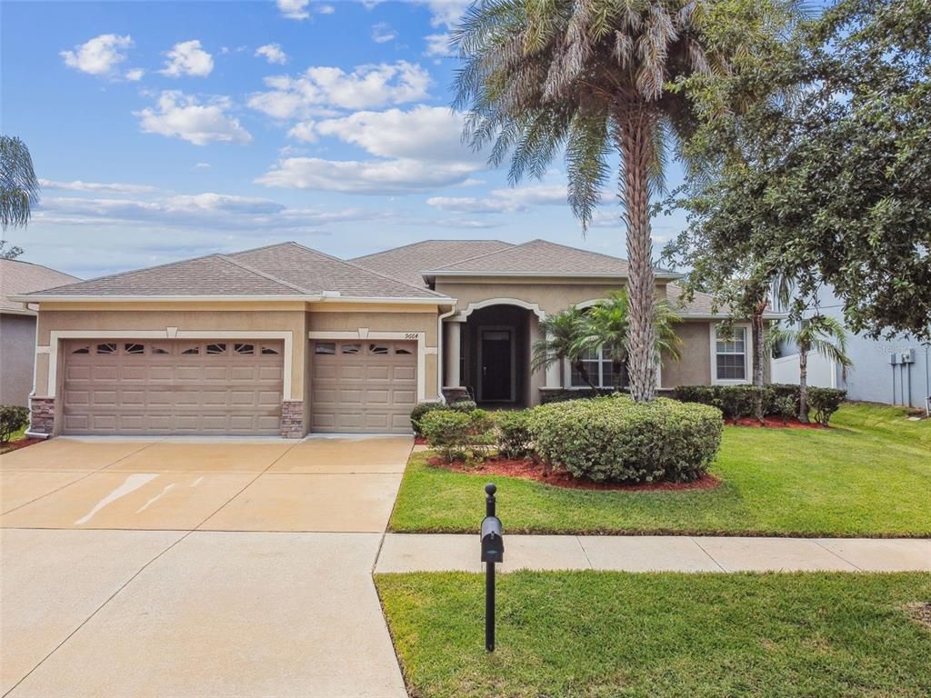 Attached, Exterior, Facade, Ranch