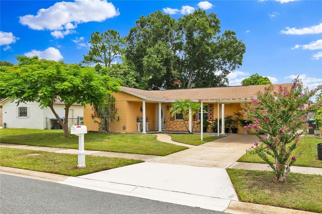 Exterior, Facade, Ranch