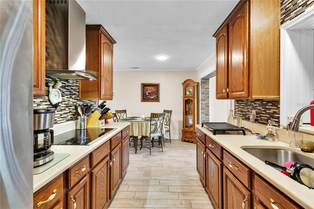 Dining room, Interior, Kitchen, Recessed Lighting, Stainless Steel Appliances