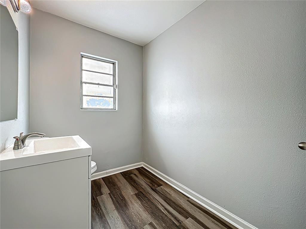 Interior, Washer, Wood Texture Flooring