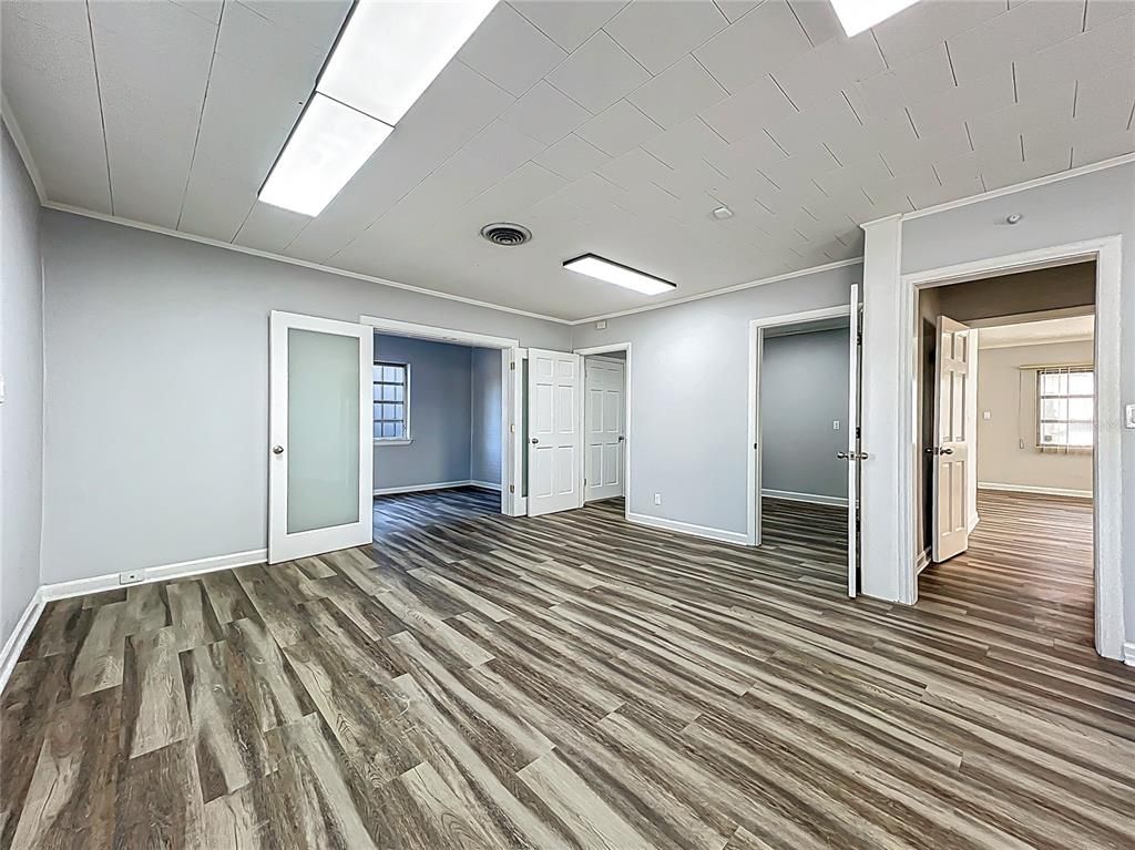 Empty room, Interior, Recessed Lighting, Wood Texture Flooring