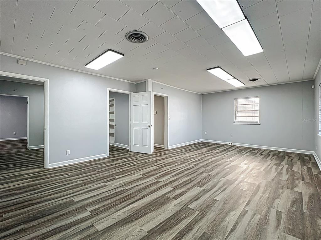 Empty room, Interior, Recessed Lighting, Wood Texture Flooring