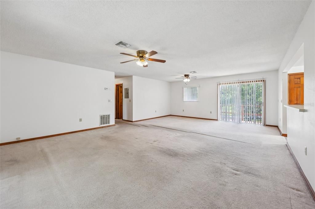 Empty room, Interior