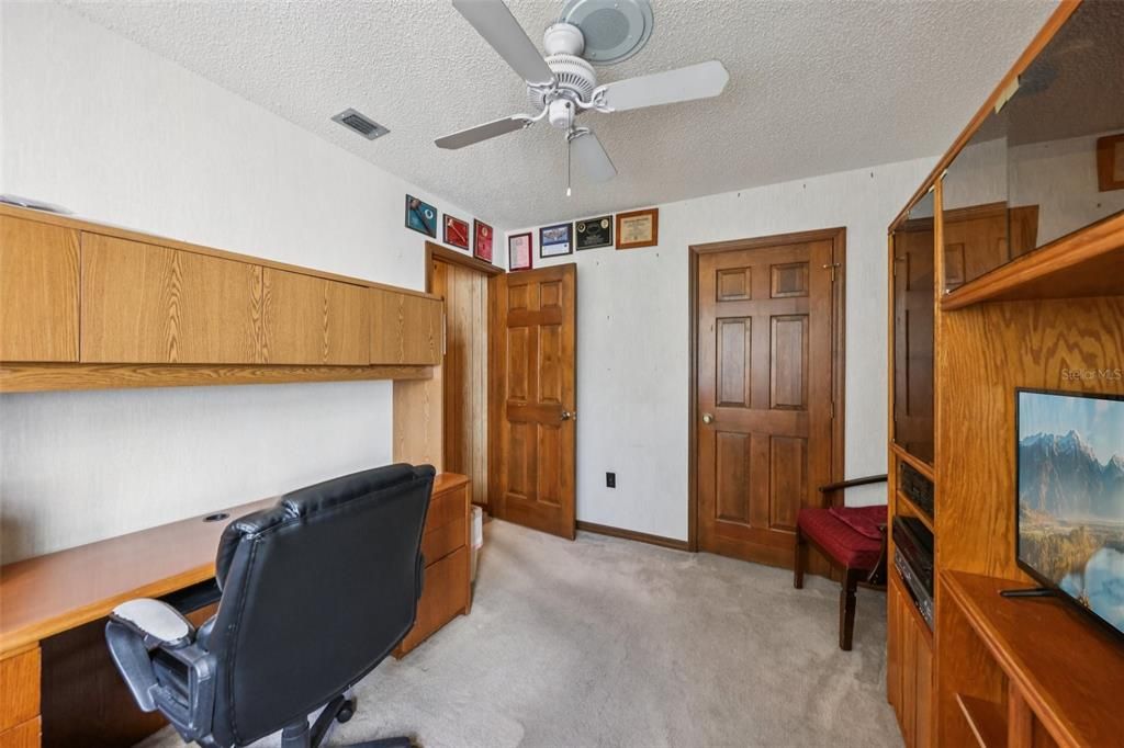 Home Office, Interior