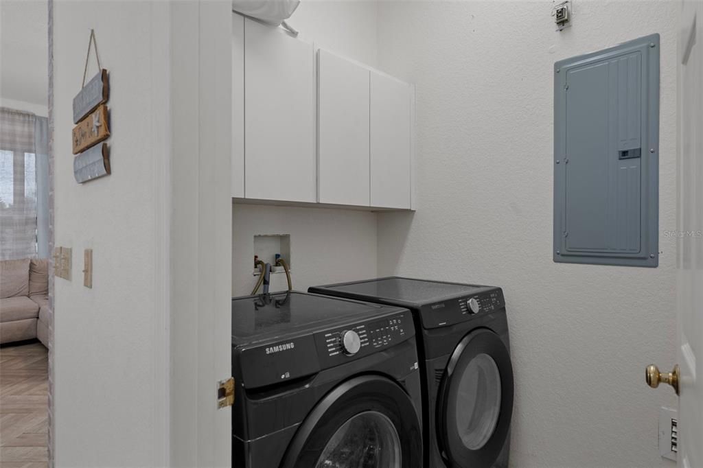 Interior, Washer, Wood Texture Flooring
