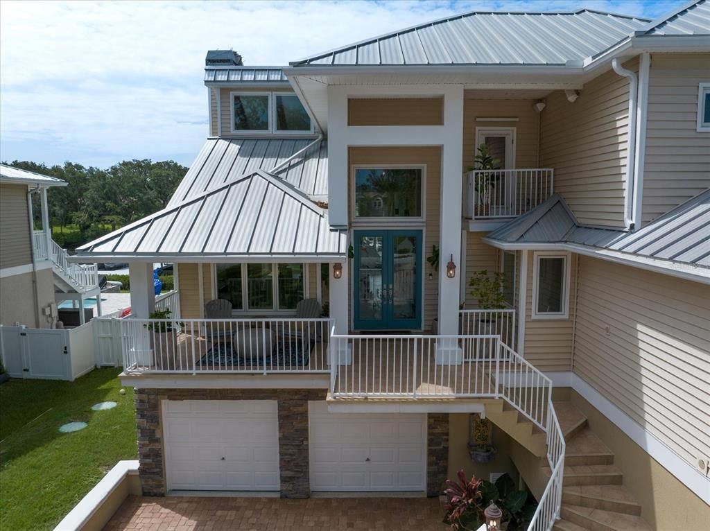 Attached, Exterior, Facade, None