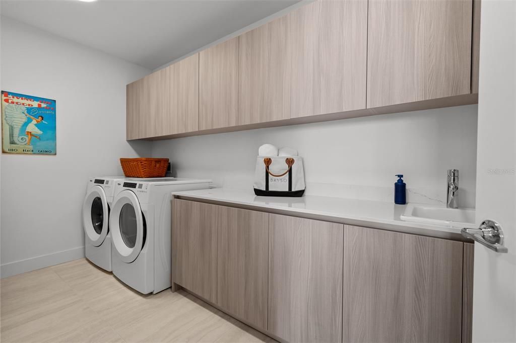 Interior, Washer, Wood Texture Flooring