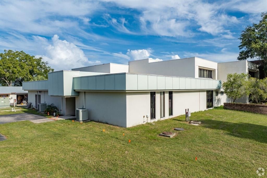 Backyard, Exterior, Facade, Modern