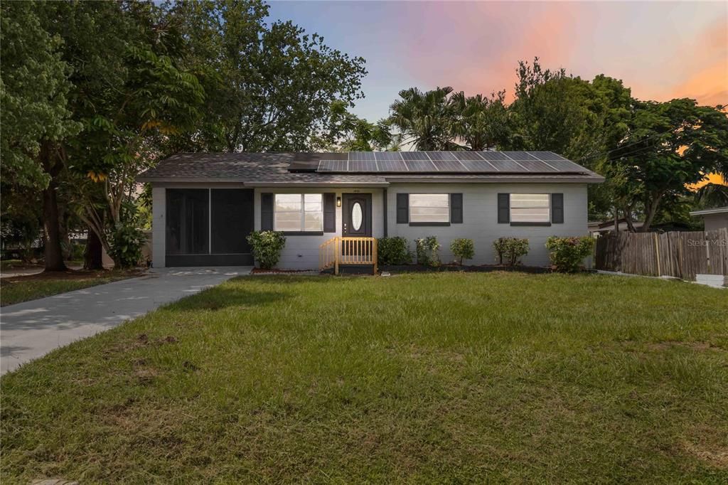Backyard, Exterior, Facade, Solar Panels, Ranch