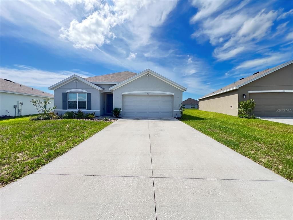 Attached, Exterior, Facade, Ranch