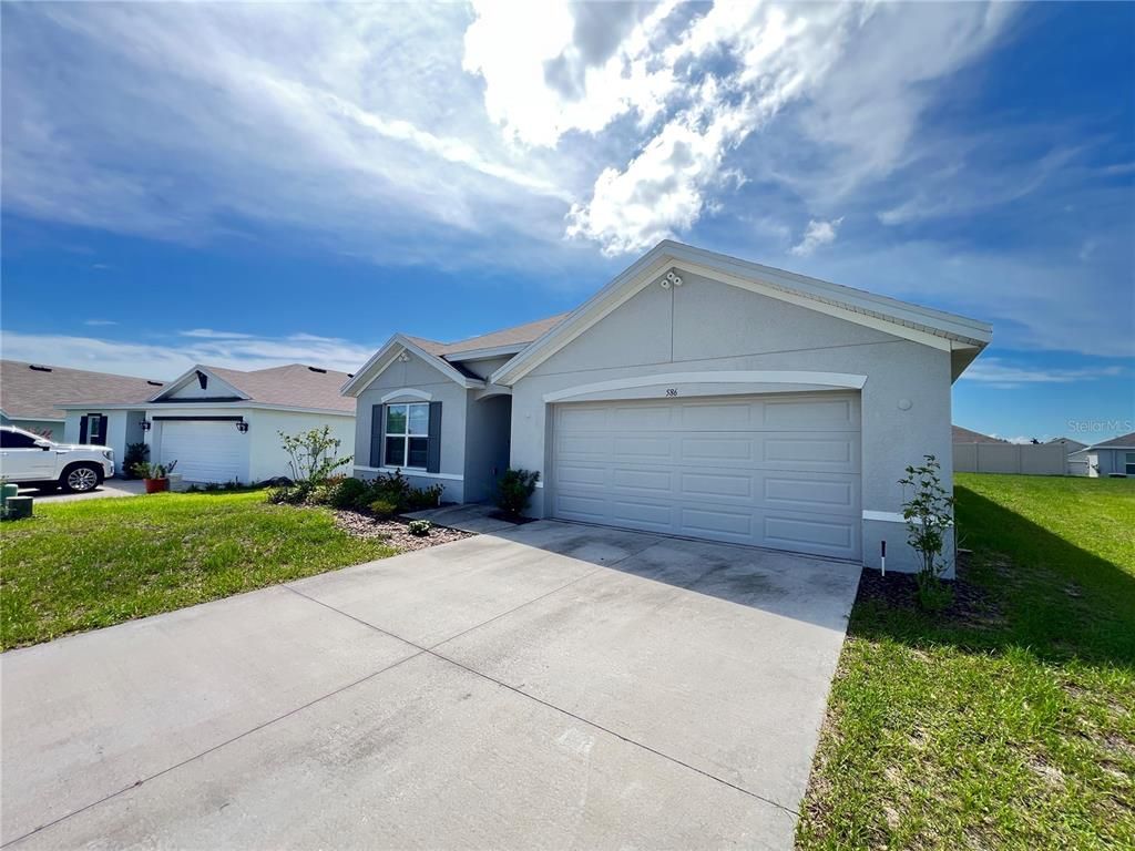 Attached, Exterior, Facade, Ranch