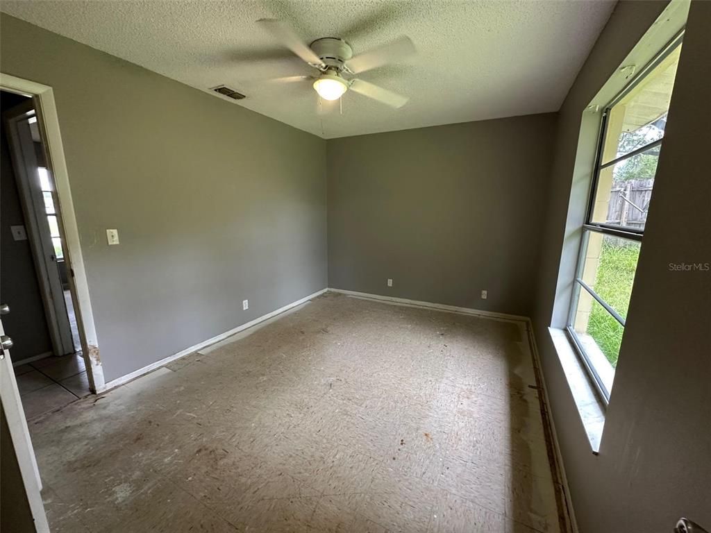 Empty room, Interior