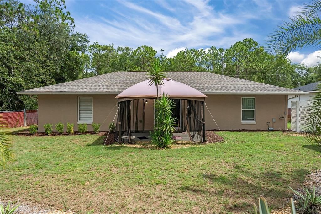 Backyard, Exterior