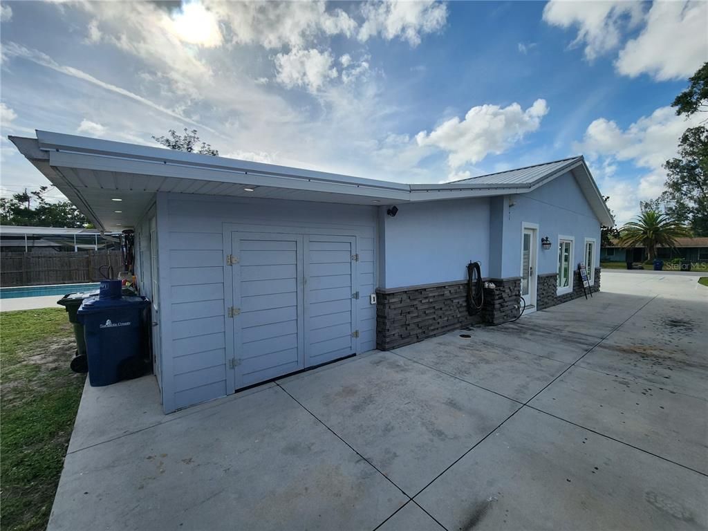Detached Garage, Exterior