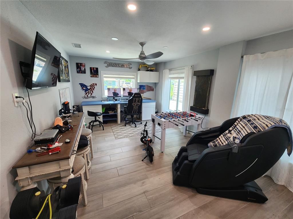 Home Office, Interior, Recessed Lighting, Wood Texture Flooring